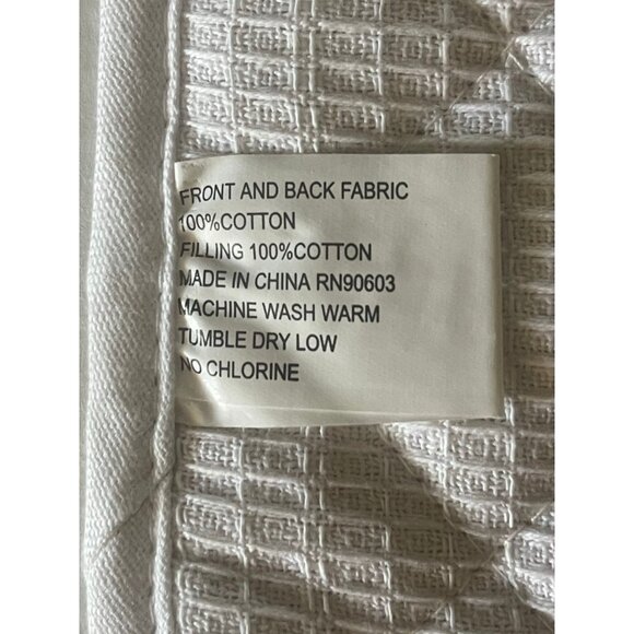 Christmas White Wreath Pot Holders - Picture 4 of 9